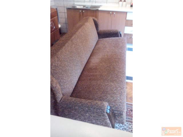 Krevet Nov I Dva Televizora