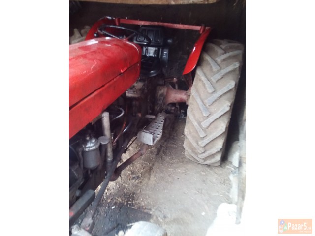 Se Prodava Traktor 551