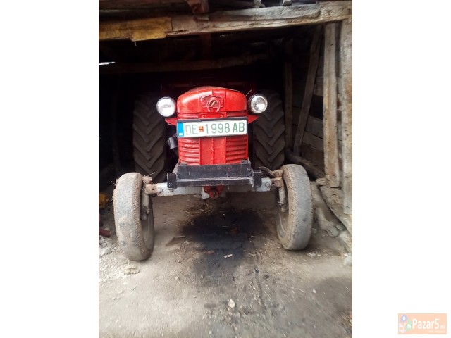 Se Prodava Traktor 551