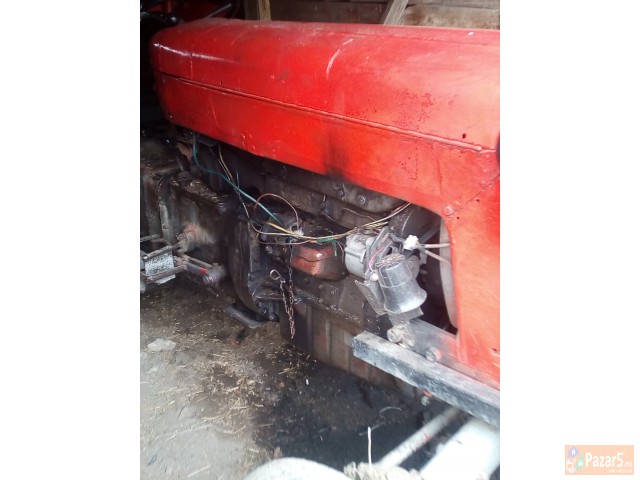 Se Prodava Traktor 551