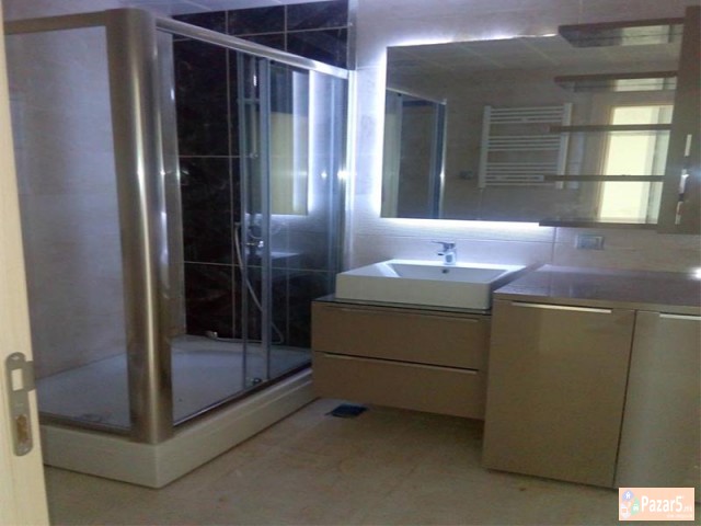 Se Izdava Prazen Trosoben Stan Vo Cevahir