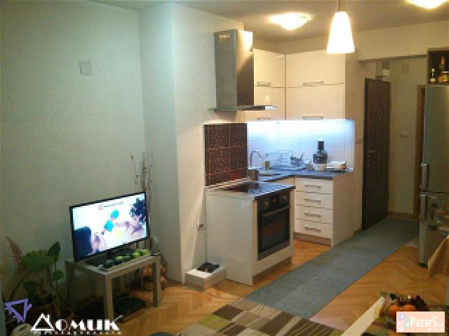 Domik Izdava 2 Soben Nov Stan Vo Centar