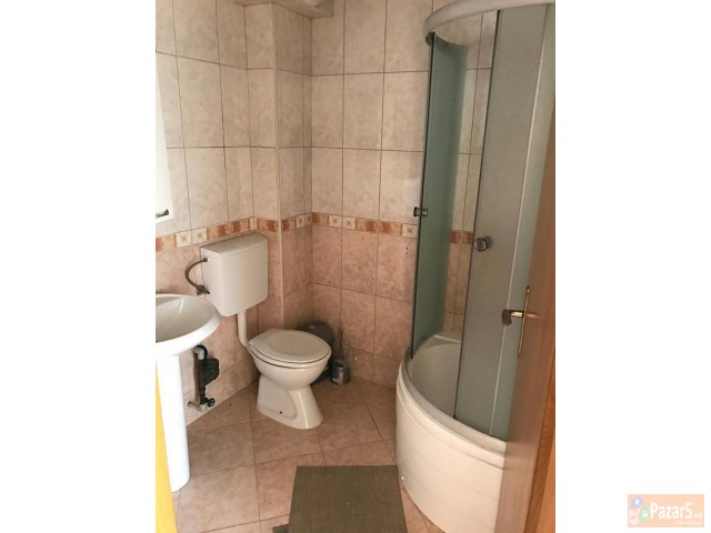 ГАРСОЊЕРА ПОЗАДИ ХОТЕЛ РОЈАЛ ОХРИД