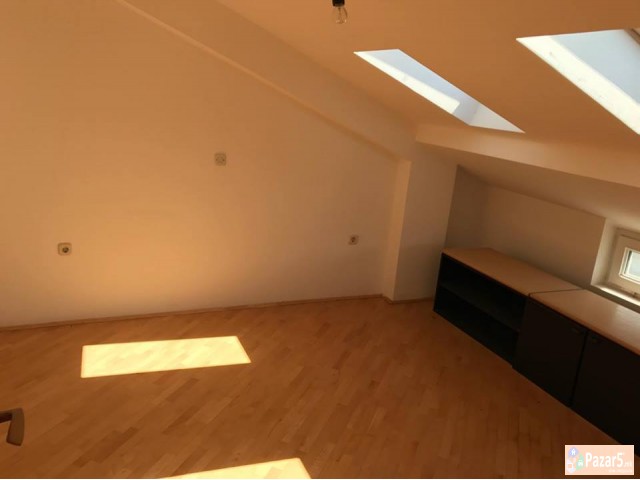 ГАРСОЊЕРА ПОЗАДИ ХОТЕЛ РОЈАЛ ОХРИД