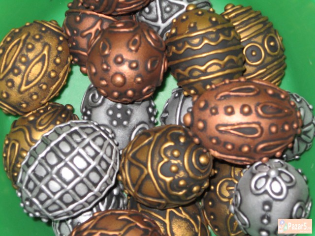 Рачно изработени велигденски декоративни јајца, др