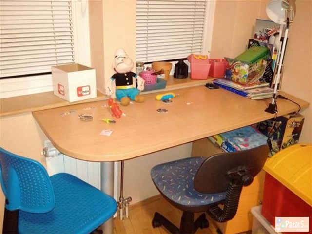 Se Izdava Namesten Stan Kaj Univerzalna Sala