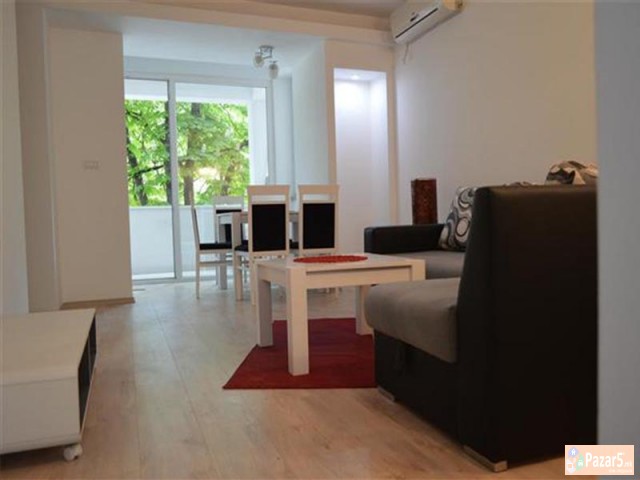 Se Iznajmuva Trosoben Stan Vo Centar