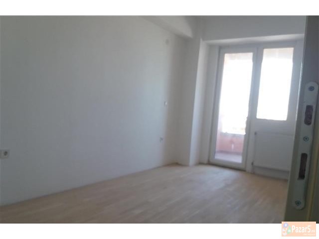 Се продава нов двособен стан на јужен булевар