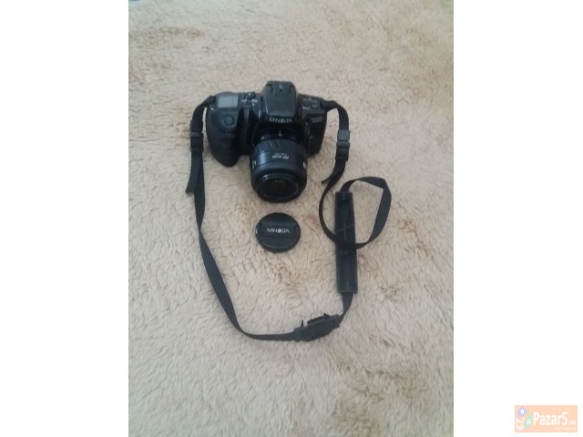 Се продава: Апарат Minolta и Камера Panasonic