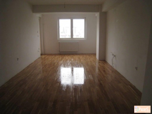 Се продава нов двособен стан на јужен булевар