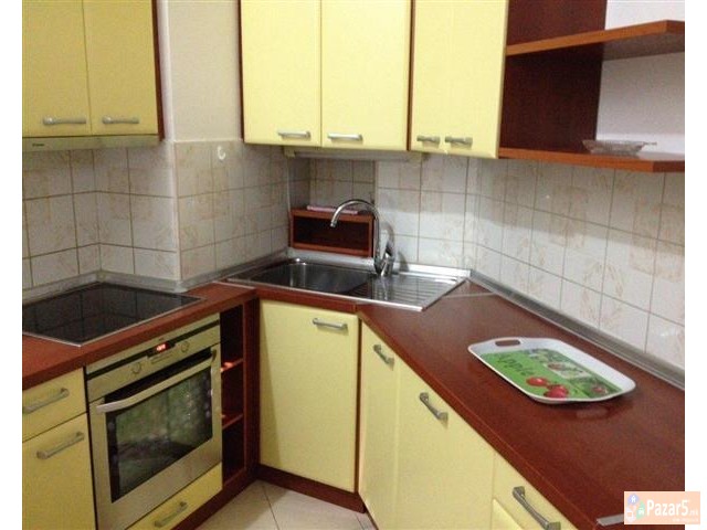 Се изнајмува стан 96м2 во Центар-Дебар Маало