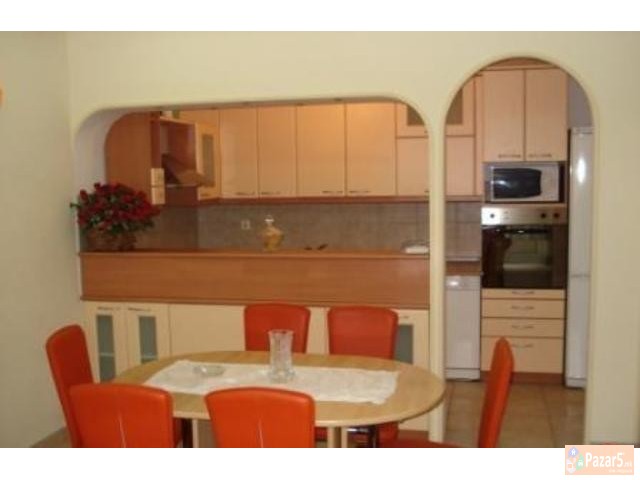 Се изнајмува стан 76м2 во Аеродром-Мичурин