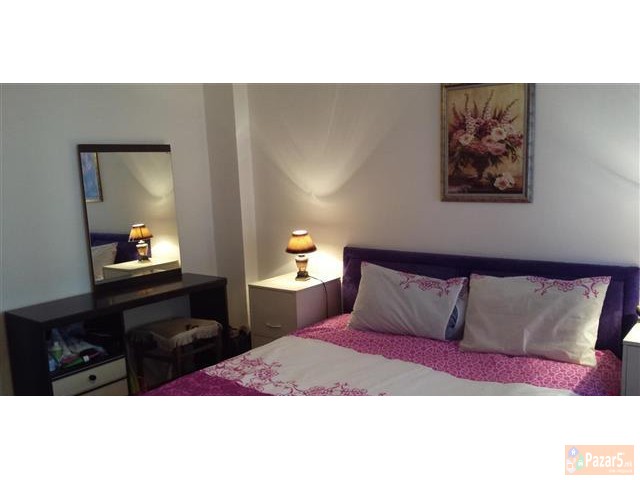 Се изнајмува наместен стан во Аеродром од 90 м2