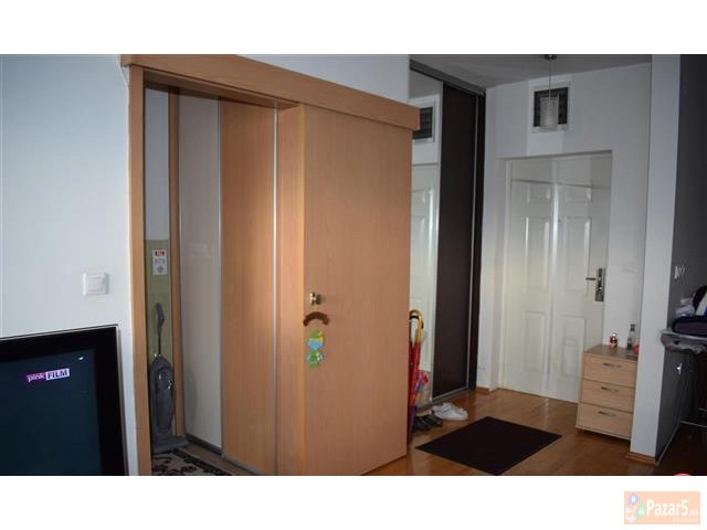 Се изнајмува стан 55м2 во Центар