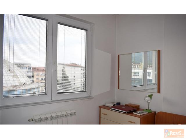 Се изнајмува стан 55м2 во Центар