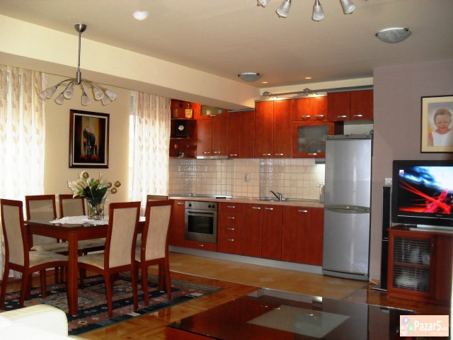 Izdavam Stan Od 130 M2 Vo Micurin