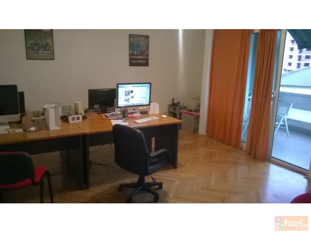 Се изнајмува деловен простор 90м2 во Центар