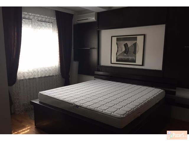 Се изнајмува луксузен стан 93м2 позади Универзална