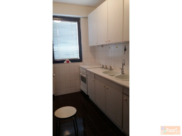 Се изнајмува 60м2 стан до Универзална сала