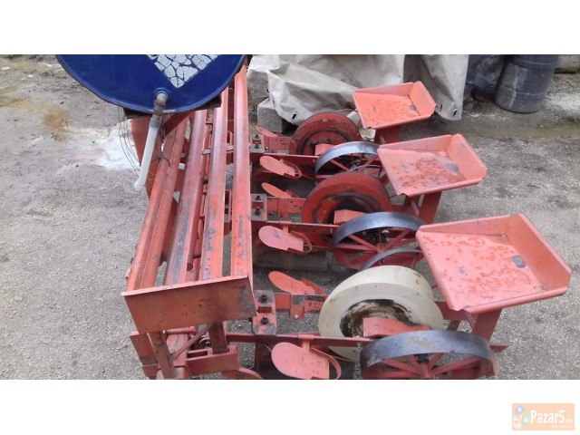 Masina Za Sadene Tutun Piper I Dr..