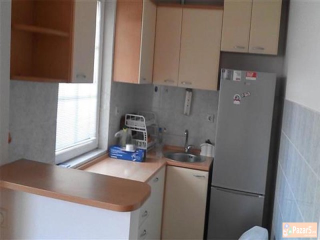 СЕ ИЗДАВА ДВОСОБЕН СТАН КАЈ УНИВЕРЗАЛНА САЛА