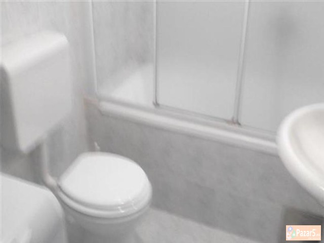 СЕ ИЗДАВА ДВОСОБЕН СТАН КАЈ УНИВЕРЗАЛНА САЛА