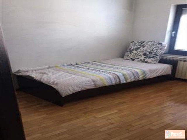 СЕ ИЗДАВА ЧЕТИРИСОБЕН СТАН ВО ЦЕНТАР