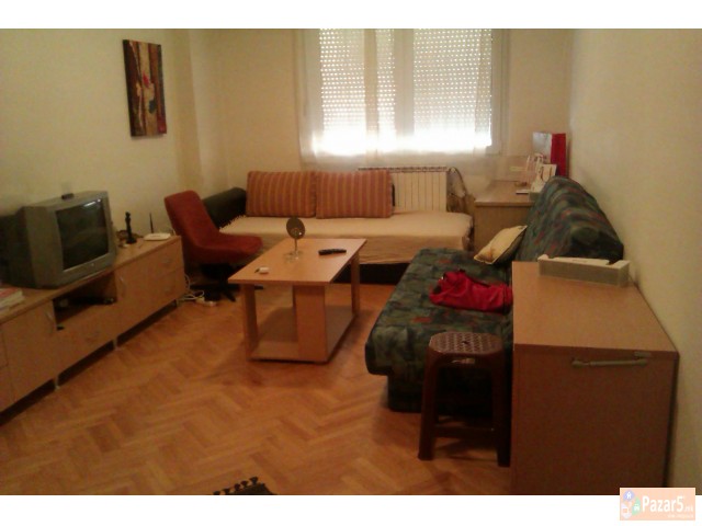 Се издава стан позади Универзална сала карши кафич