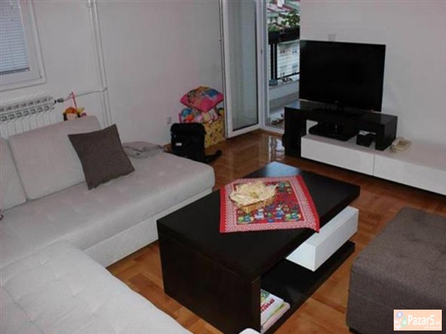 СЕ ИЗДАВА ТРОСОБЕН СТАН ВО АЕРОДРОМ