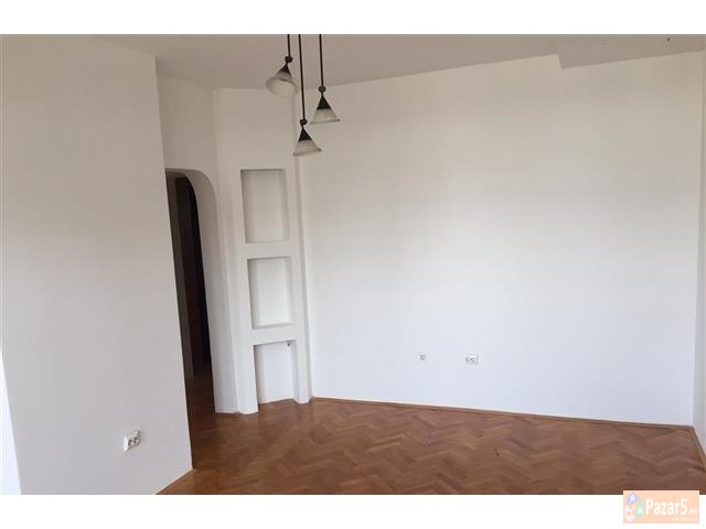 Се продава реновиран стан 63м2 во Карпош 3