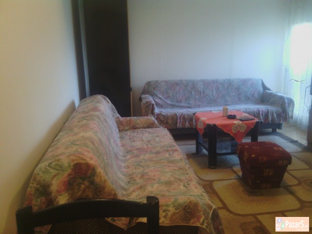 ИЗДАВАМ ГАРСОЊЕРА ВО СКОПЈЕ ДО АВТОБУСКА И ЖЕЛЕЗНИ