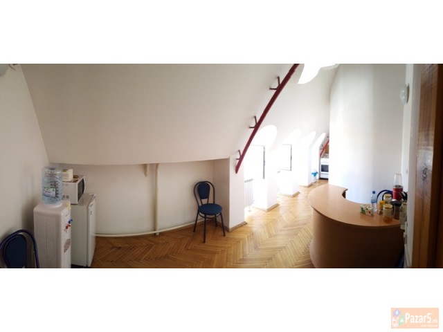 Se Iznajmuva Deloven Prostor 204m2 Nad Crven Krst