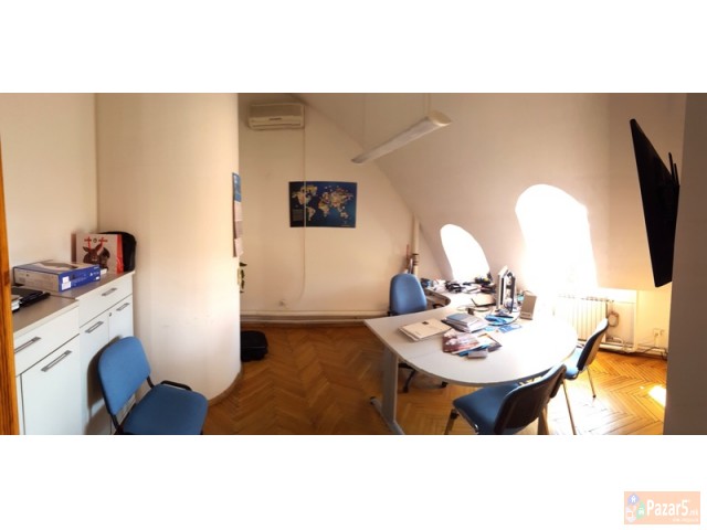 Se Iznajmuva Deloven Prostor 204m2 Nad Crven Krst