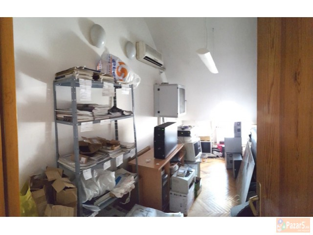 Se Iznajmuva Deloven Prostor 204m2 Nad Crven Krst