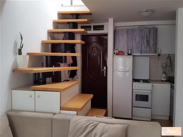 СЕ ИЗДАВА ТРОСОБЕН СТАН ВО КАПИШТЕЦ