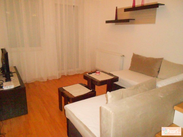 СЕ ИЗДАВА ТРОСОБЕН СТАН ВО КАПИШТЕЦ