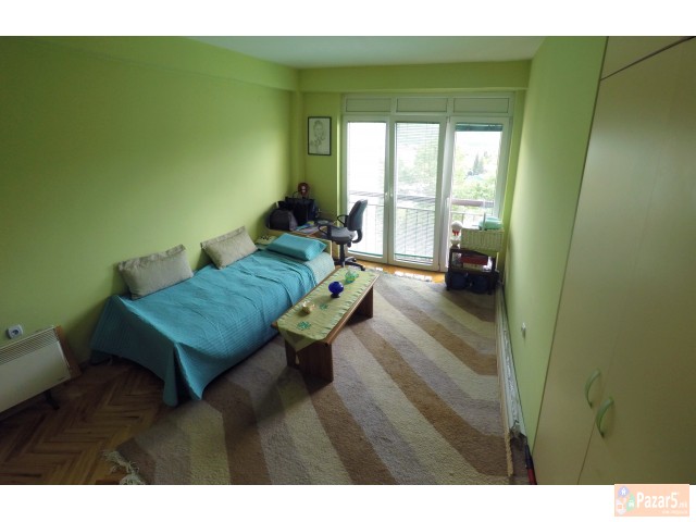 Продавам целосно реновиран стан кај Порта Влае!