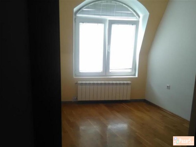 СЕ ИЗДАВА ПРАЗЕН СТАН ЗА КАНЦЕЛАРИИ КАЈ ЛЕОНТИЧ