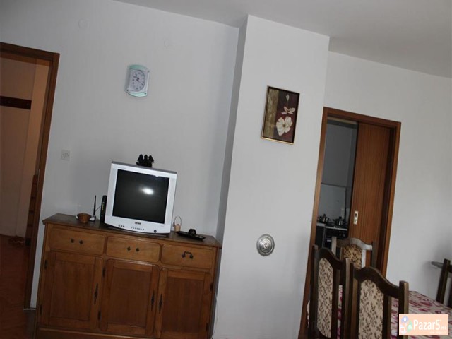 СЕ ИЗДАВА ТРОСОБЕН СТАН ВО КАПИШТЕЦ