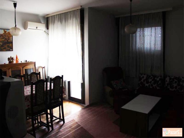 СЕ ИЗДАВА ТРОСОБЕН СТАН ВО КАПИШТЕЦ