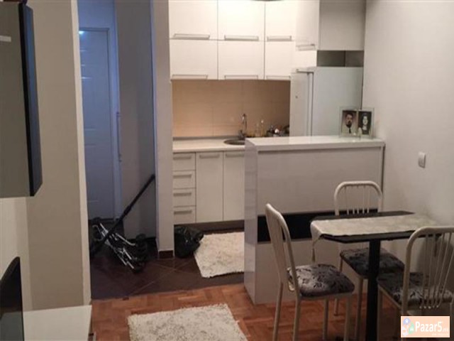 СЕ ИЗДАВА ТРОСОБЕН СТАН КАЈ НОВА ЖЕЛЕЗНИЧКА