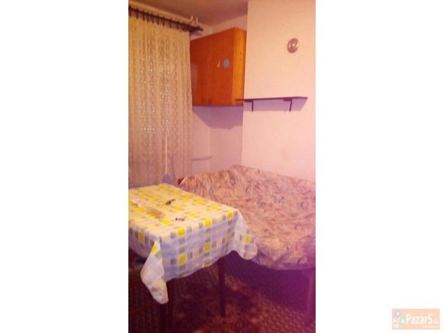 Izdavam Kompletno Namestena Garsonjera Vo Avtokoma