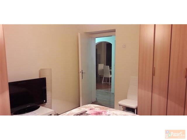 Се продава комплетно реновиран двособен стан