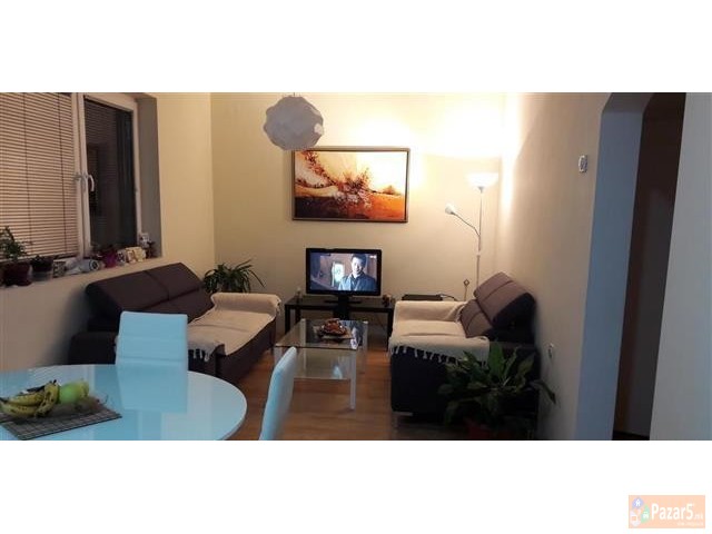 Се продава комплетно реновиран двособен стан