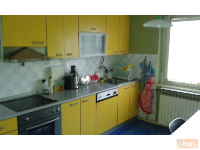 Се продава куќа 400м2 во Козле