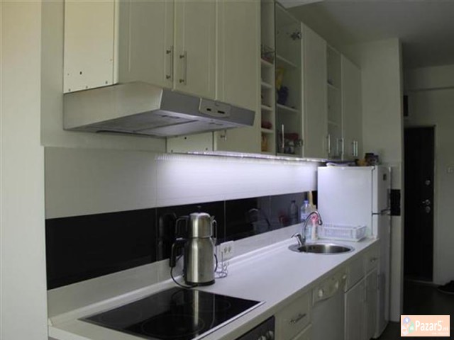 СЕ ИЗДАВА ТРОСОБЕН СТАН ВО АЕРОДРОМ