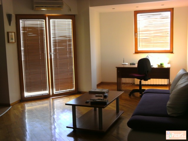 СЕ ПРОДАВА 4-СОБЕН СТАН ВО ДЕБАР МААЛО