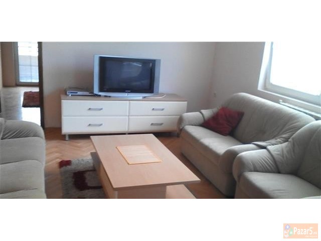 Се изнајмува стан 50м2 кај Католичката црква