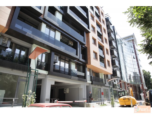 Дуќан на атрактивна локација во Дебар маало