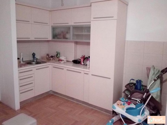 СЕ ИЗДАВА  ТРОСОБЕН СТАН ВО КИСЕЛА ВОДА